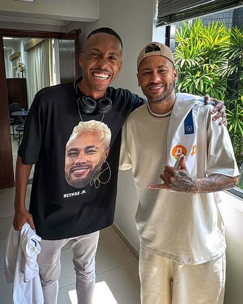 阿图尔社媒晒与内马尔合照:很高兴与你重逢,祝你早日重返赛场