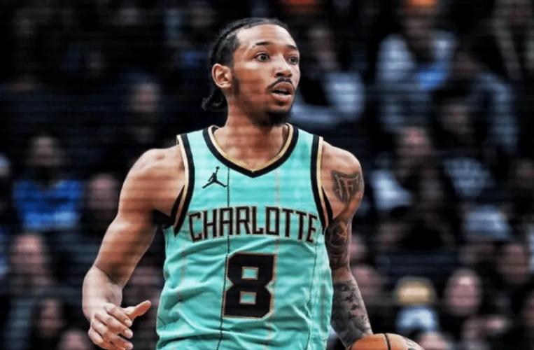 小尼克-史密斯：湖人媒体日球馆里有几百号人 在黄蜂时才20来个