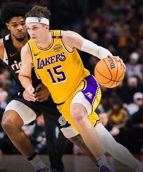 里夫斯：就算勒布朗六年前退役他仍是GOAT 他继续打就是因为热爱