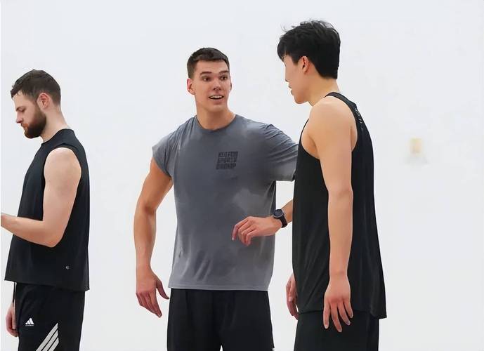 杨瀚森：训练营第一周充满乐趣做好自己该做的事 队友非常友好