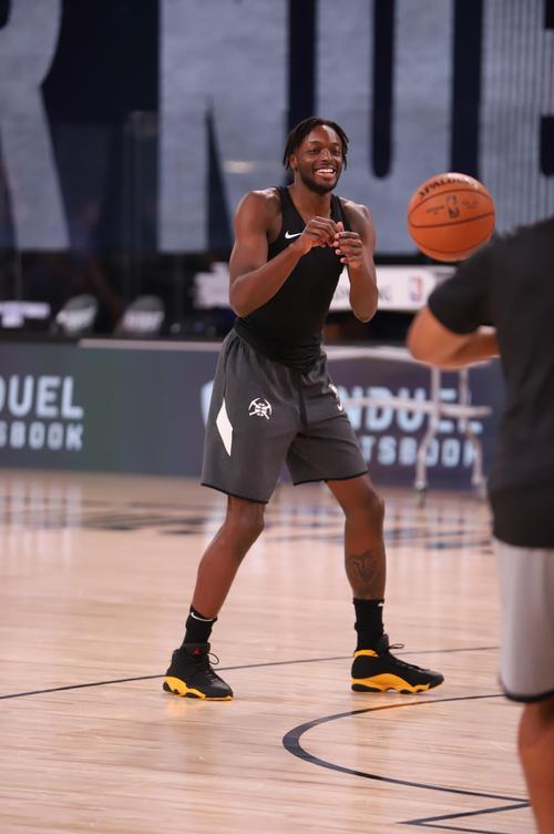 打替补会感到不满？格兰特：这被过度渲染了 我没事的