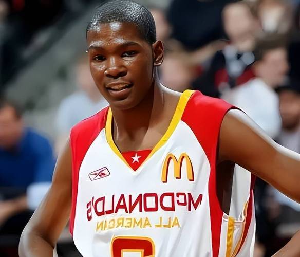 杜兰特：这支火箭的凝聚力突出 队友间的沟通十分坦诚