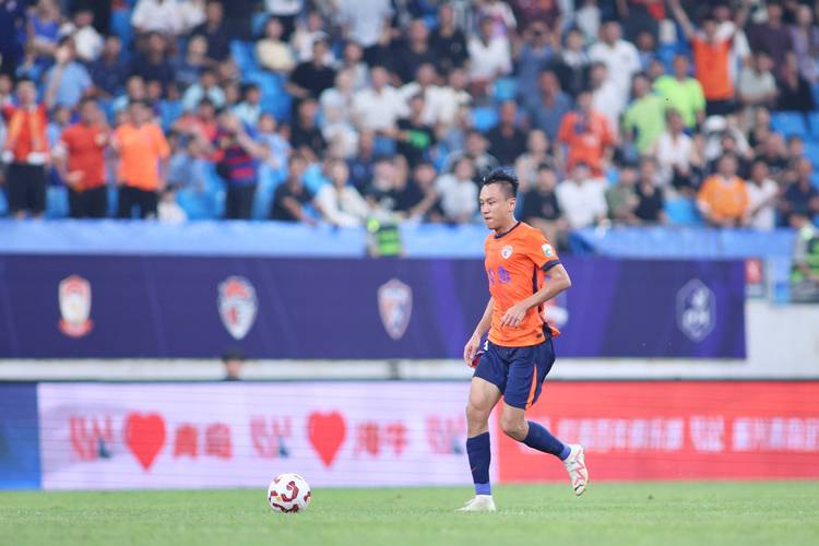 新秀+1！泰山小将齐千程参加赛前发布会，将进入本轮中超比赛名单