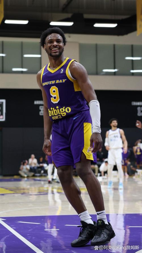 首个运动战进球！布朗尼借掩护命中三分球