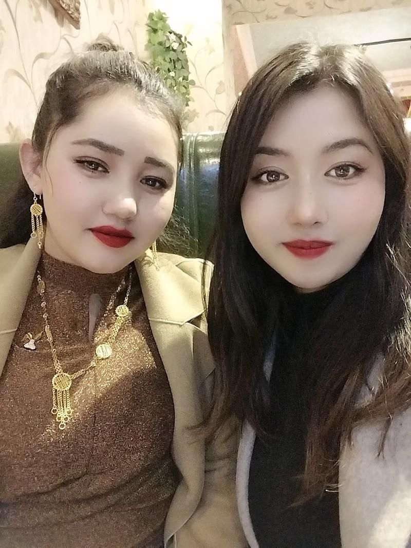 祝“核桃”胡荷韬22岁生日快乐！祝艾孜买提20岁生日快乐！