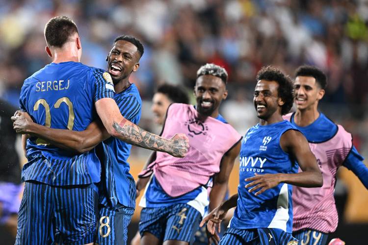 莫雷托：利雅得新月积极谈判并报价，仍试图从国米挖角奥西利奥