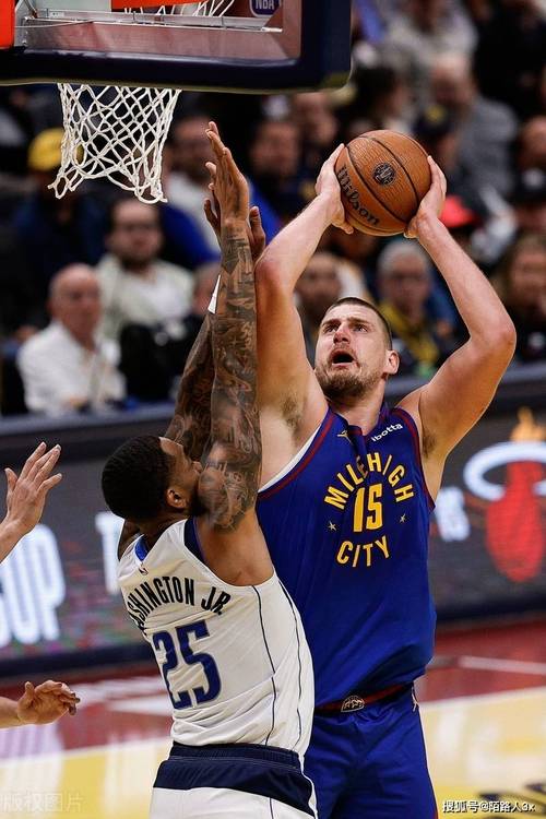 奔跑的五花肉！约基奇和布劳恩赛跑输了 后者比出获胜手势