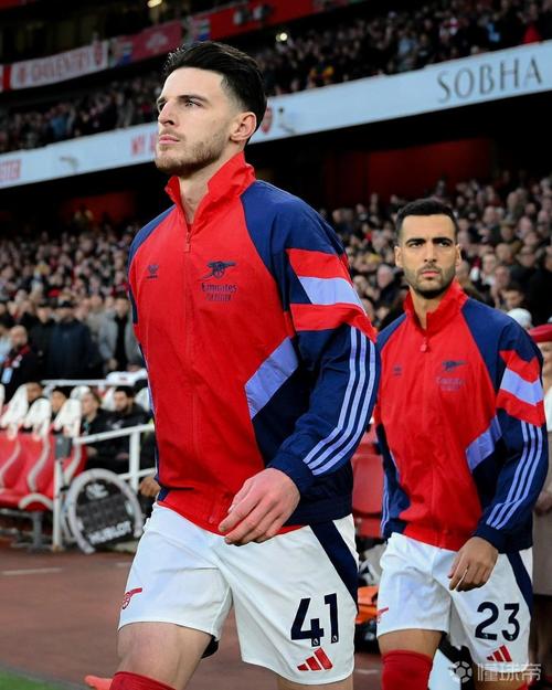 天空：赖斯本轮英超是因背部疼痛被换下，但会加入英格兰集训