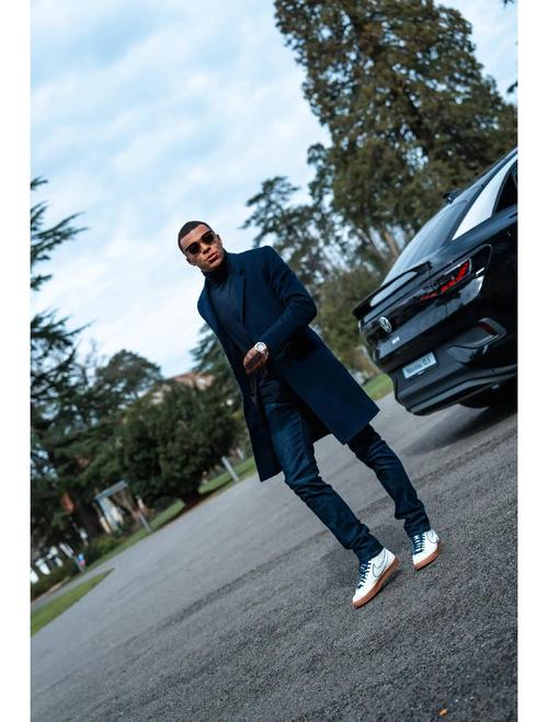 队报：姆巴佩和科纳特均有伤在身，报到后将接受法国队队医的评估