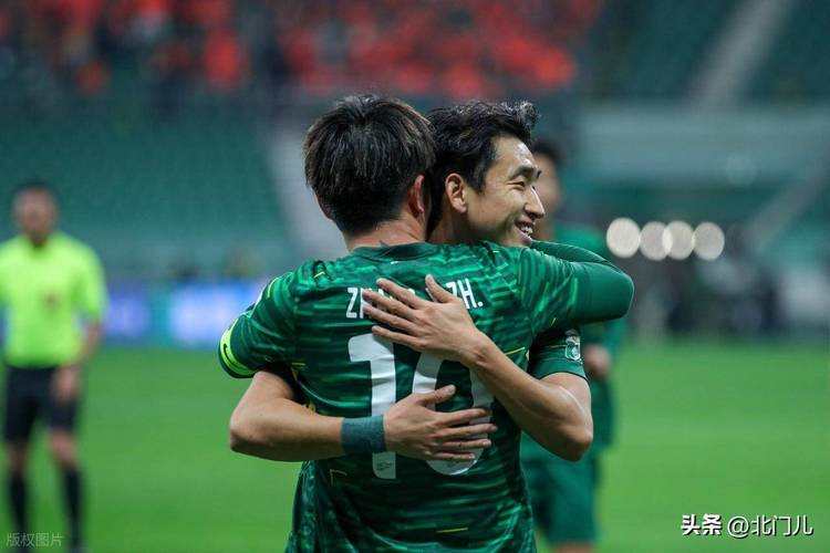 张源去机场送塞蒂恩！后者寄语：会继续看你比赛，给你最好的建议