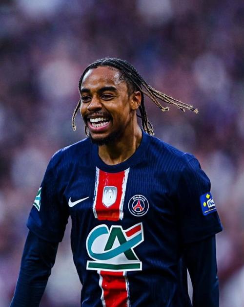 队报：巴尔科拉受伤，巴黎和法国足协再次陷入争执