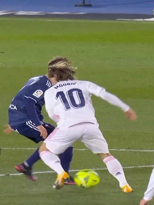 米体：莫德里奇本赛季场均踢77分钟超过前四个赛季，1周1赛是关键