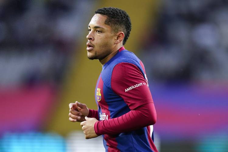 罗马诺：阿隆索希望密切关注霍安-马丁内斯，球员在随一线队训练