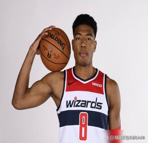 八村塁：我跟东契奇相处得特别自然 我总忘记他比我年纪还小