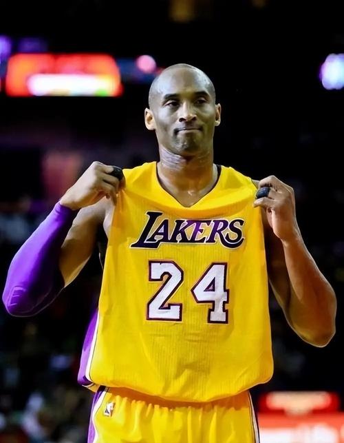 杨毅：科比最后2年状态达不到他的合同 有人说湖人毁了那批新秀