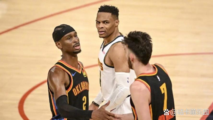 科尔：霍福德会进入小球先发阵容 我现在非常关注替补球员的表现