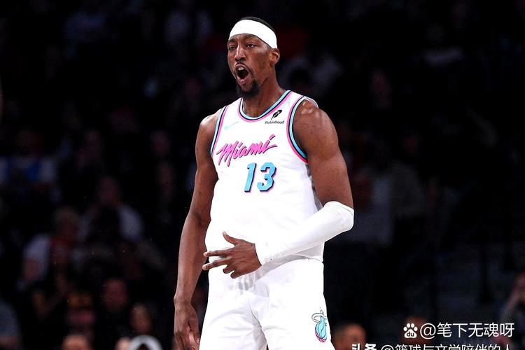 阿德巴约：鲍威尔能自己创造得分机会 期待他进化出新版本的自己