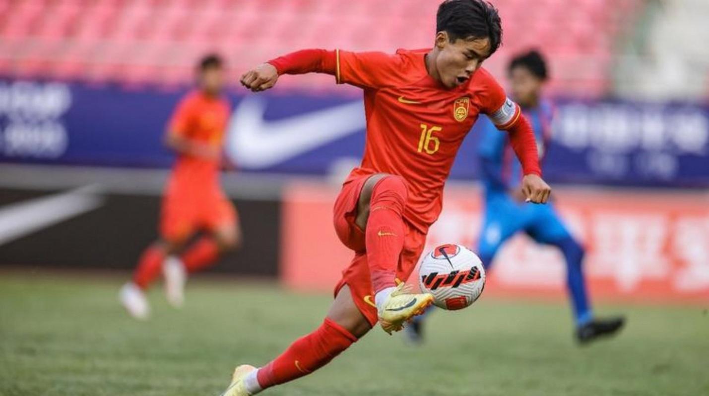 北青：国少队本期集训考察新人，邝兆镭、万项等球员缺席