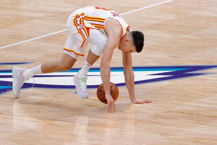 希望无大碍！船记：尚未有博格丹的最新伤病情况