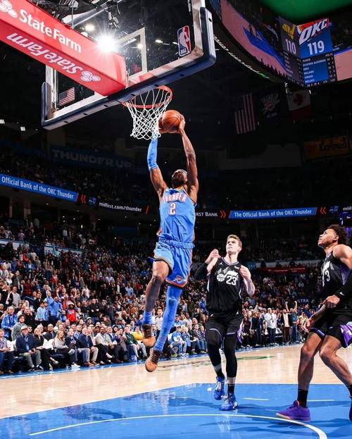 谁有意？奥拉迪波无惧小卡盯防 强行撤步命中长两分跳投！