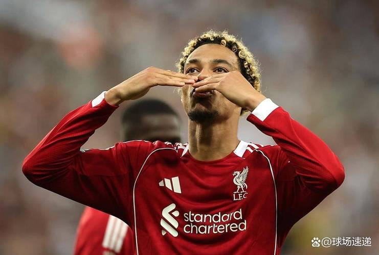 埃基蒂克:我很久没和姆巴佩一起踢球了,未来我们配合会更好