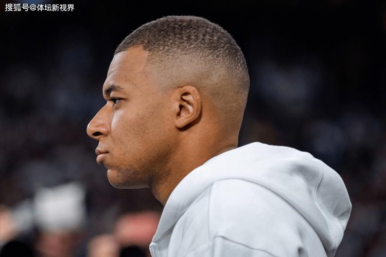 队报：姆巴佩再次伤到了右脚踝，将在今天返回皇马不会出战冰岛