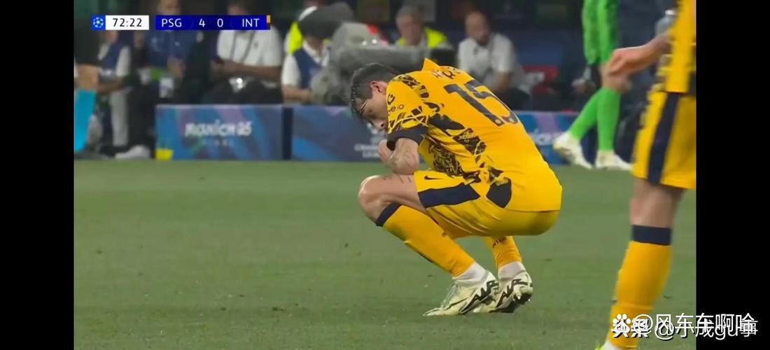 望无大碍！姆巴佩争抢中倒地，随后主动示意换人