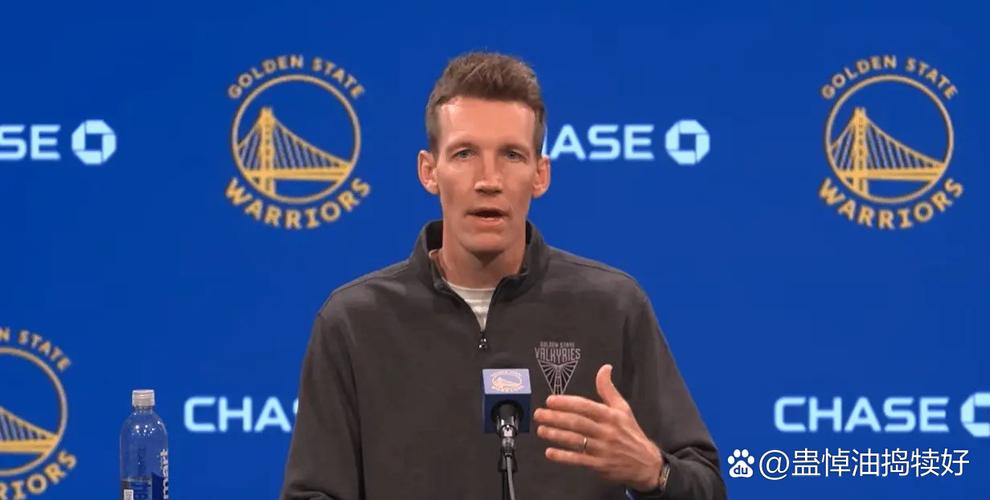 邓利维：球员肯定会面对流言蜚语 但库明加的事不会延续到赛季中