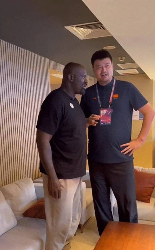 奥尼尔晒与姚明/贝克汉姆/成龙合影：好久不见我的朋友们