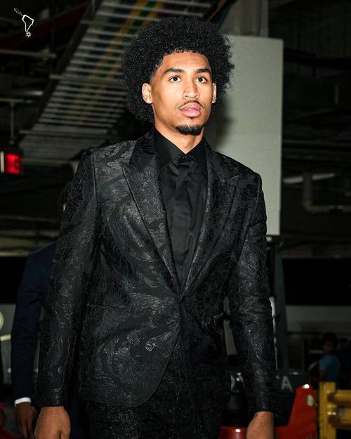 充满期待！马刺榜眼哈珀首秀 半场5中4贡献9分2助&正负值+22！