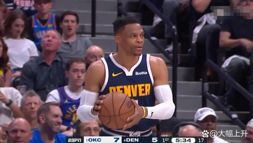 掘记：布鲁斯-布朗曾收到湖人太阳等多队报价 最终选择底薪回掘金