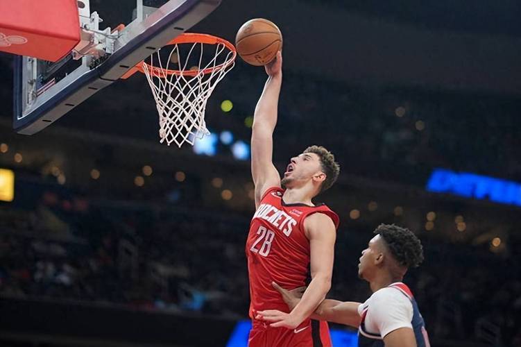 攻防都不顺！小萨博尼斯11中3得8分4板3助 防守端屡被小杨造犯规