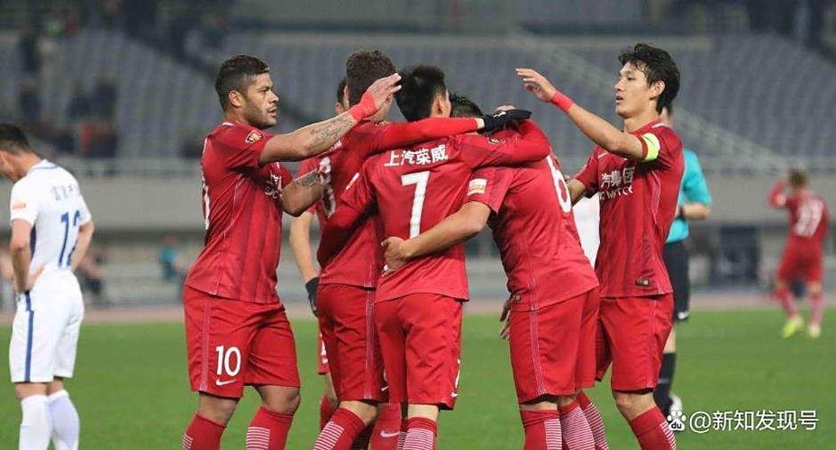 上观新闻谈古斯塔沃被追罚：中国足球地位下滑，中超球队成肥羊