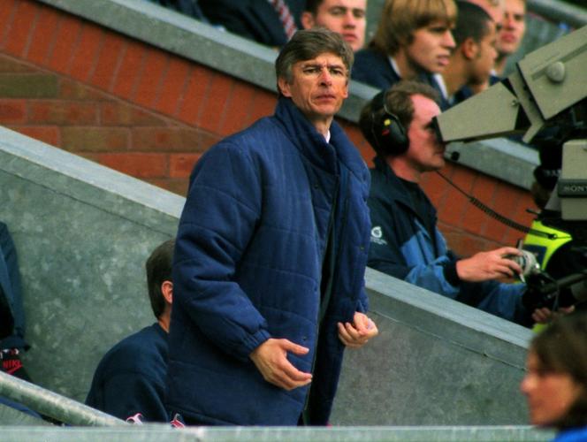 传奇的开始！29年前的今天温格执教枪手首秀，阿森纳2-0布莱克本