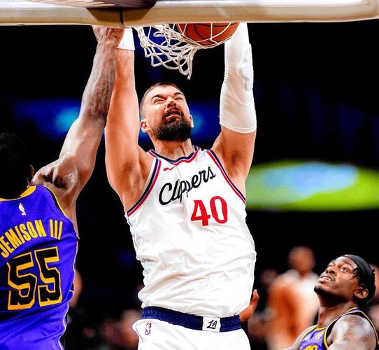 二级脚踝扭伤！雷迪克：双向合同后卫马农大概率缺席剩余季前赛