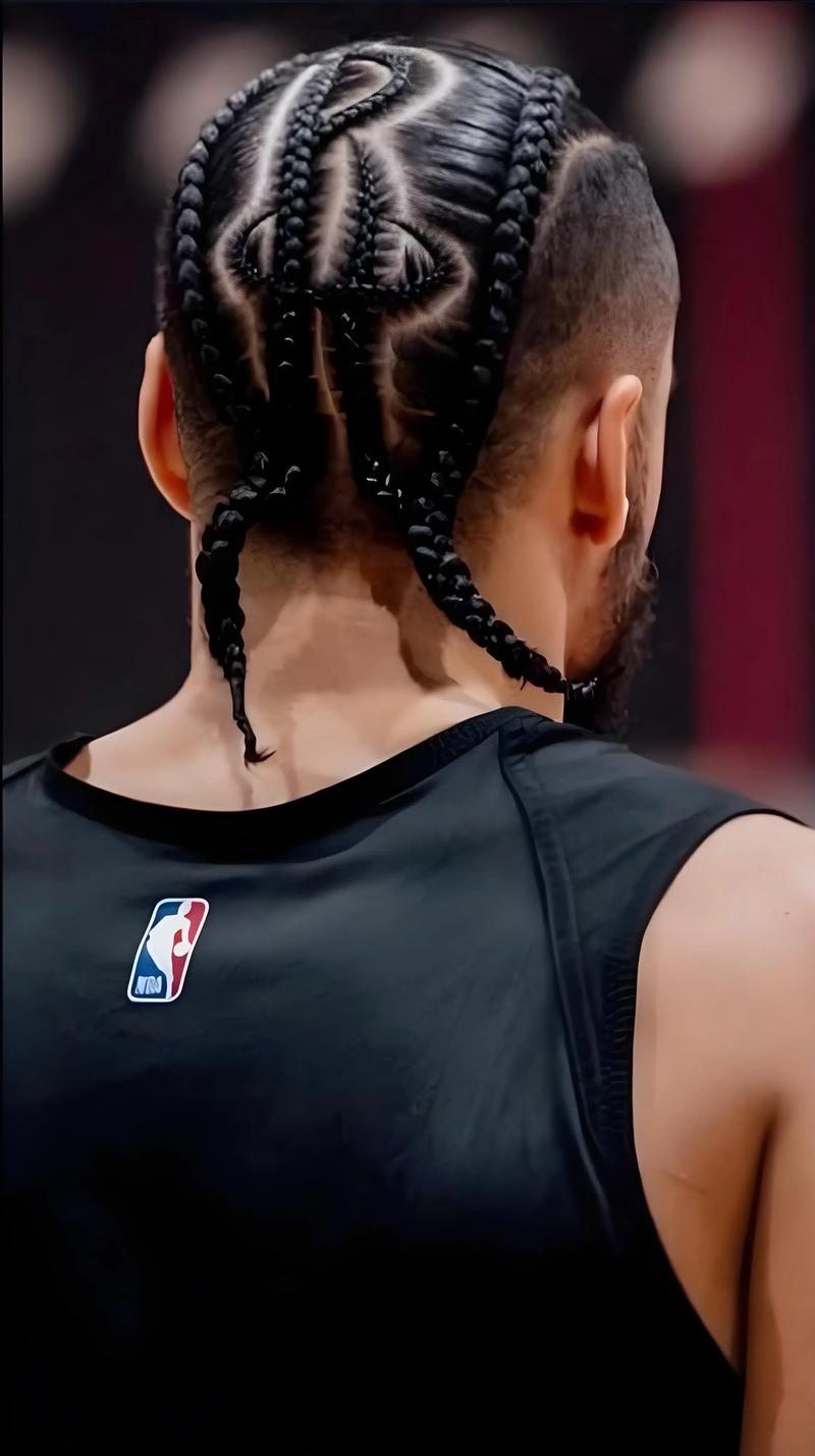 狄龙：和布克一起打球很容易 现在我不用防他&这对我而言更棒了