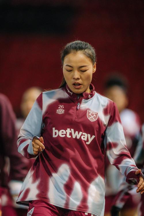 李梦雯代表流浪者女足上演苏女超首秀，并贡献一次助攻