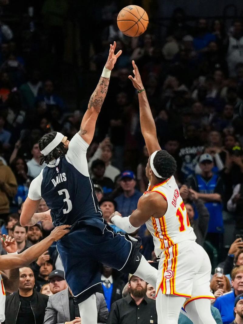 眉问题！安东尼-戴维斯14中8砍下全场最高25分 外加6板2助2断2帽