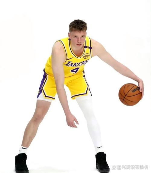 雷迪克：斯玛特在场上充满身体对抗 但20分钟至少应有1次出手机会