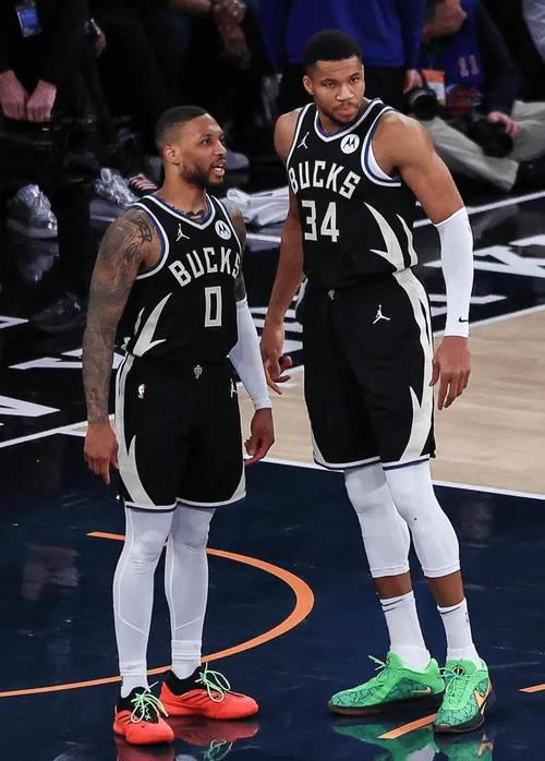 美媒晒五人全是字母哥阵容：踢足球的大哥也来凑数了