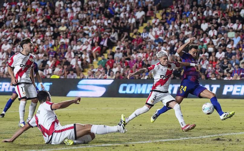 后场多面手！官方：巴萨和18岁后卫兰德里-法雷续约至2028年