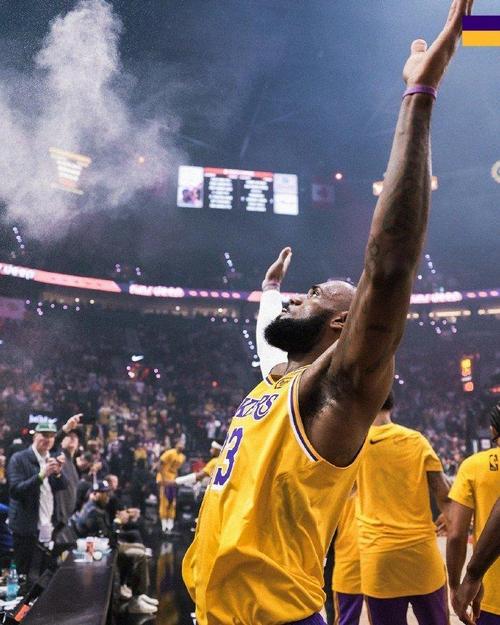 常青树！詹姆斯保罗洛瑞三人同时征战第20+赛季 联盟历史首次