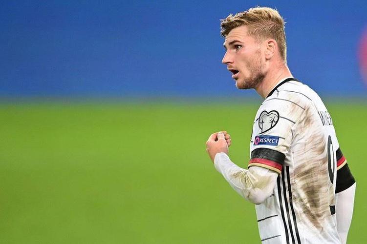 范巴斯滕谈社媒对球员的影响：如果无法承受负面评论，不如别看