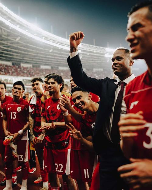 黯然下课，克鲁伊维特告别印尼队：没能进入世界杯，既遗憾又抱歉