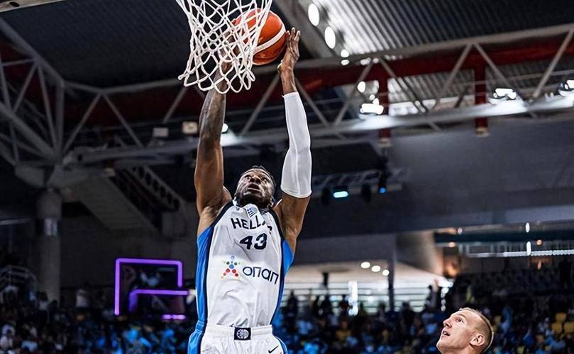 裁掉利文斯顿腾出名额！美记：雄鹿预计将于科菲签下一份正式合同