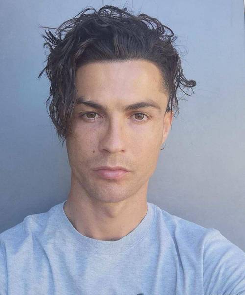 👀清爽利落！C罗全新寸头发型亮相，你给几分？