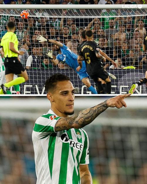 依旧圆神！安东尼打进招牌左脚兜射世界波🚀个人本赛季西甲首球