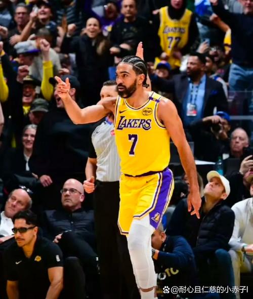 雷迪克：我知道揭幕战的首发 剩下的比赛还不太清楚&要根据情况来