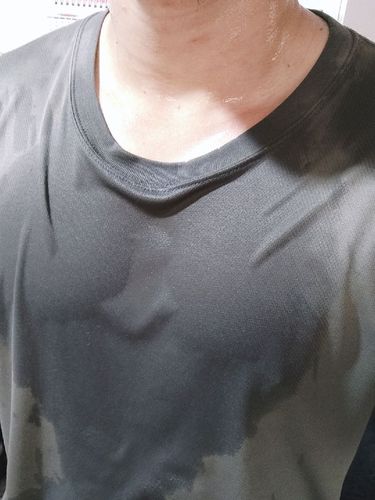 继续修炼!朱正更新社媒晒近期多张训练照:Sweat💦流汗