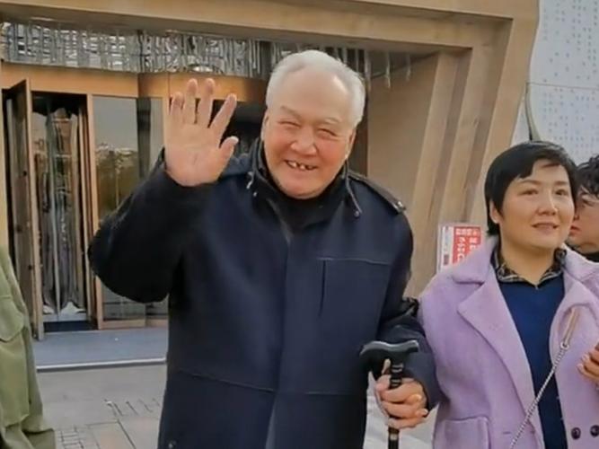 媒体人：约老师明显力不从心 老黄忠严重低于预期 可惜戈登的50分